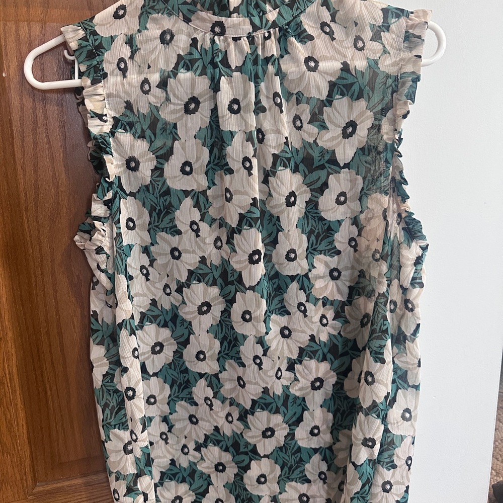 Who What Wear Green and Cream Floral Sleeveless Top